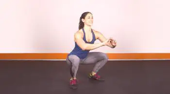 Effectuer des squats aériens - pourquoi squat sans poids?