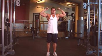 Plier les bras sur le bloc supérieur - entraînement du biceps