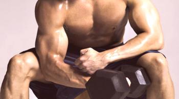 Sada cvičení pro biceps v tělocvičně